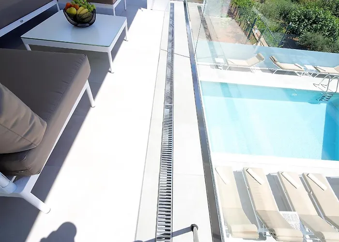 New Apartment With Swimming Pool Near The Beach