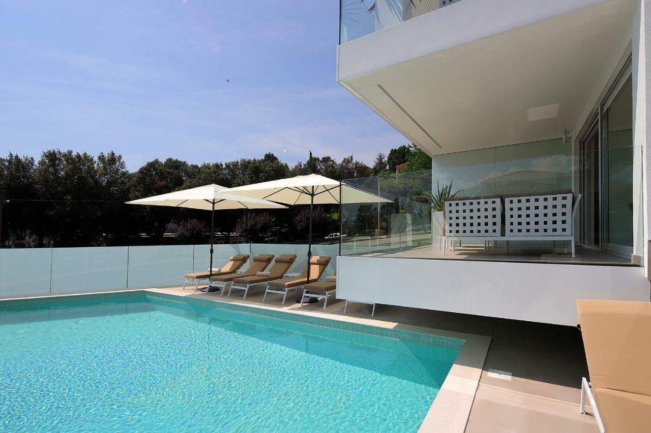 Apartment New With Swimming Pool Near The *