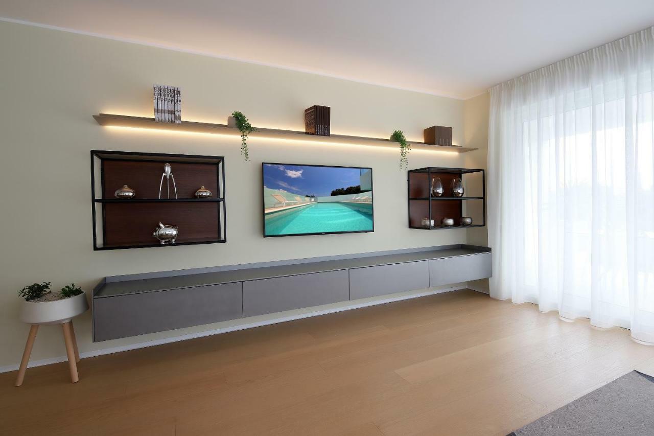 New With Swimming Pool Near The Apartment Icici