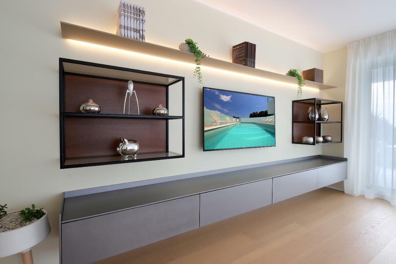 New With Swimming Pool Near The Apartment