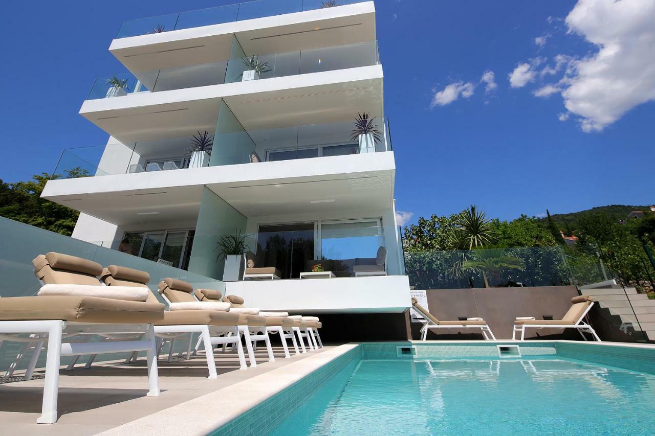 New With Swimming Pool Near The Apartment