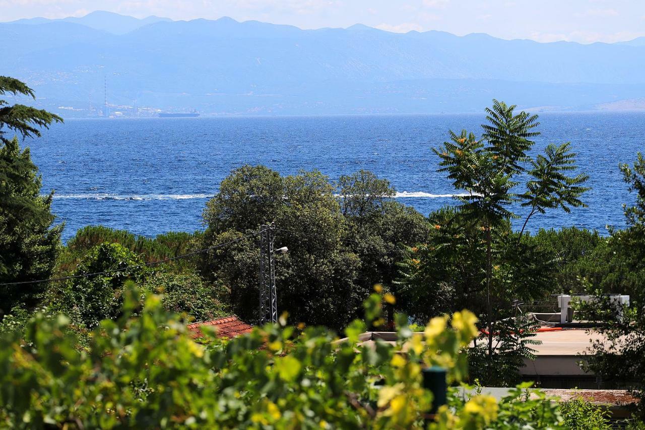 New With Swimming Pool Near The Apartmán *